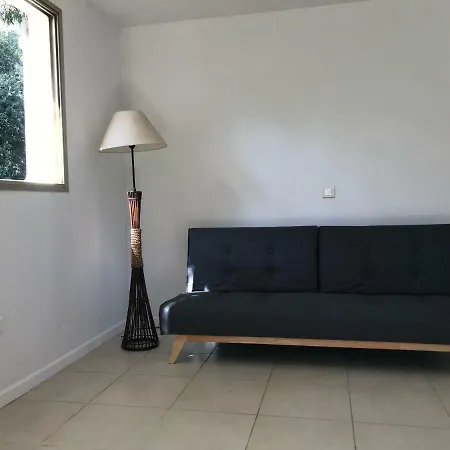 Petite Maison D'amis Будинок відпочинку Антіб